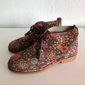 Hush Puppies Floral Moyen Suede Ankle Chukka Boot Flowers Size 8.5